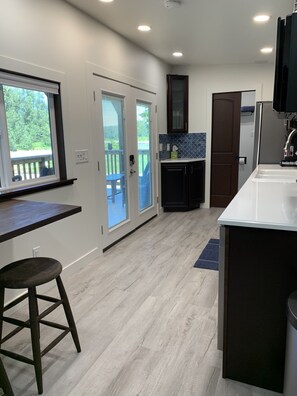 Interior - Luxury private river front, 1-bedroom cottage in Monroe (Monroe)