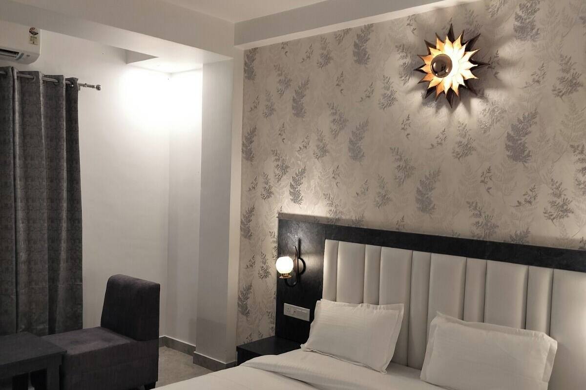 Room, 1 Double Bed | Iron/ironing board (on request)