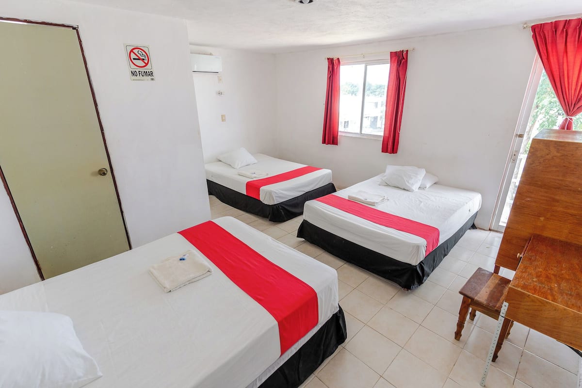 Triple Room | Ruang kerja komputer riba, Wi-fi percuma 