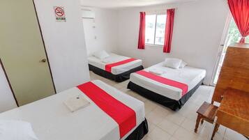 Triple Room | Laptop workspace, free WiFi