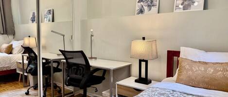 2 chambres, fer et planche à repasser, accès à Internet, literie fournie