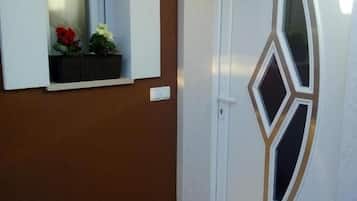 Apartamento, balcón, vistas a la ciudad | Detalle del exterior