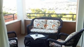 Apartment, Balcony, City View | Interior