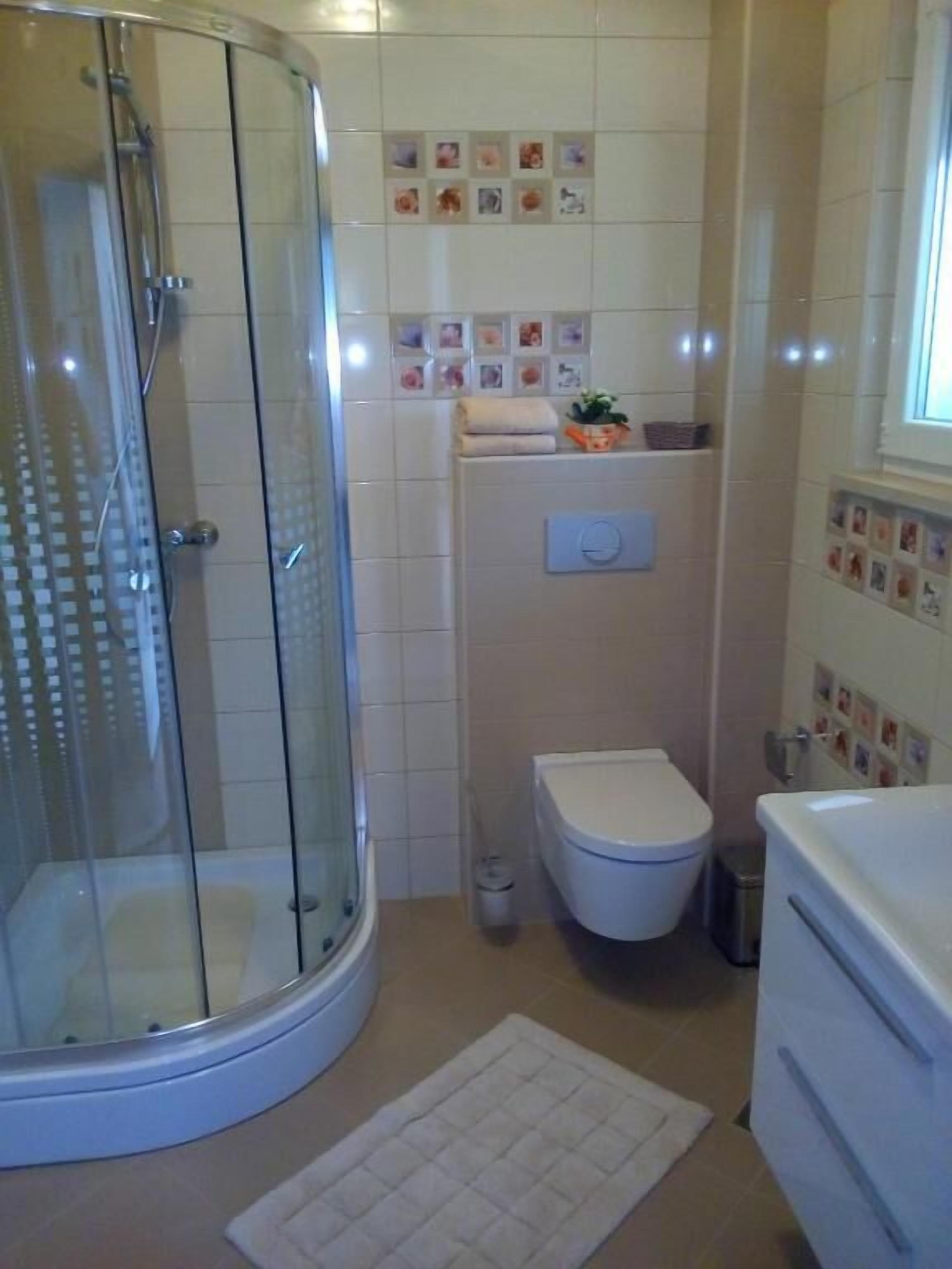 Apartamento, balcón, vistas a la ciudad | Baño