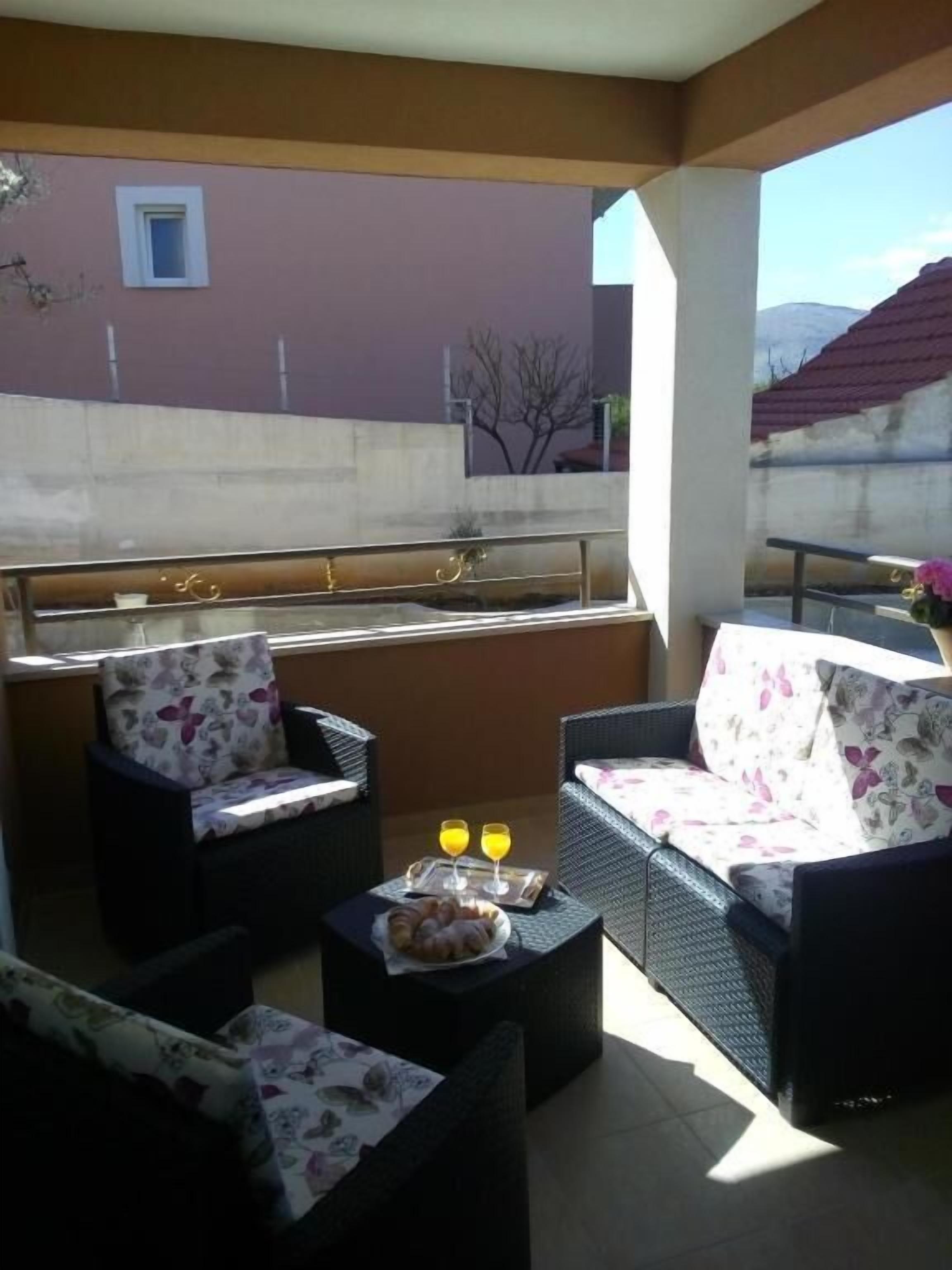 Departamento, balcón, vista al patio | Áreas de la propiedad