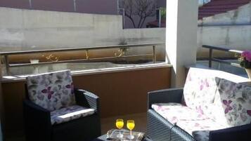 Departamento, balcón, vista al patio | Áreas de la propiedad