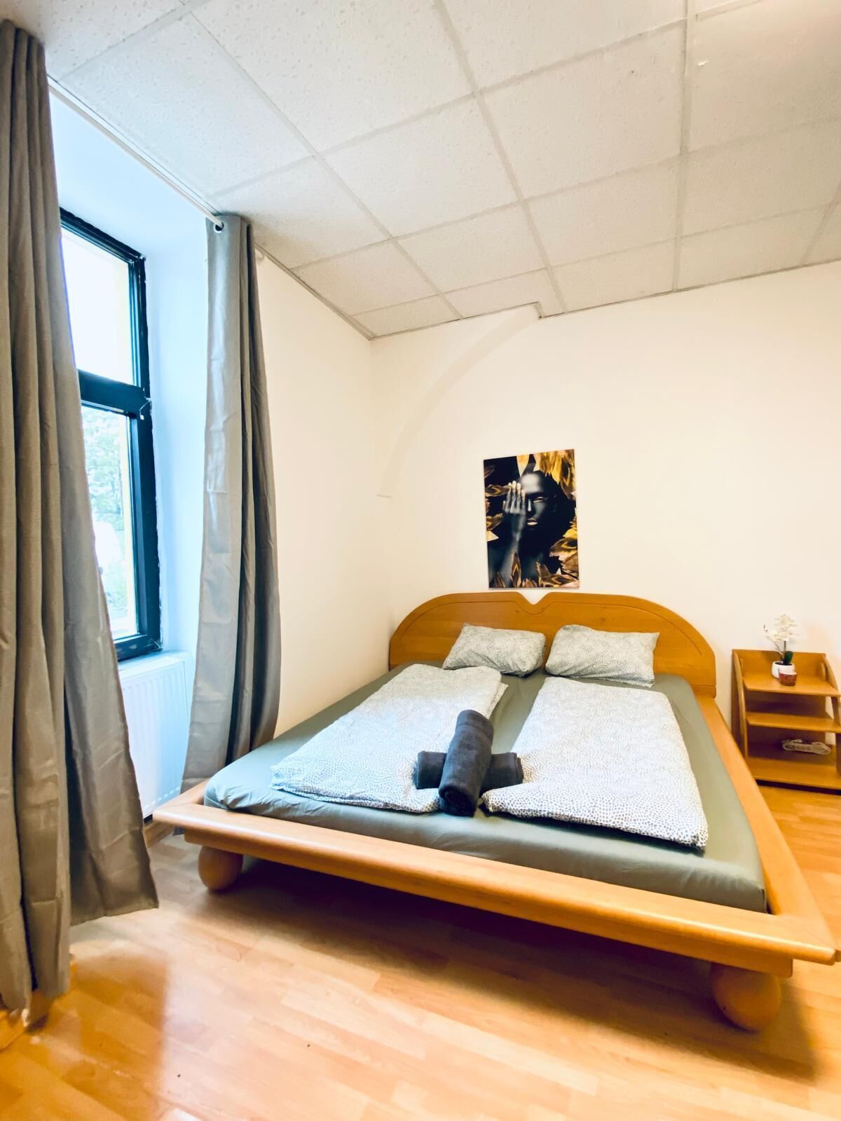 Basic Room | Iron/ironing board