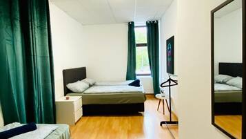 Basic Room | Iron/ironing board