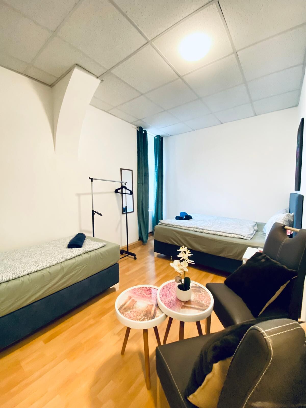 Basic Room | Iron/ironing board