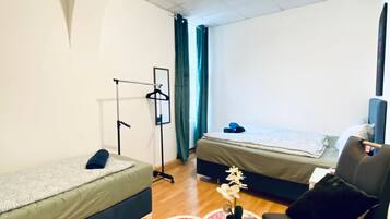 Basic Room | Iron/ironing board