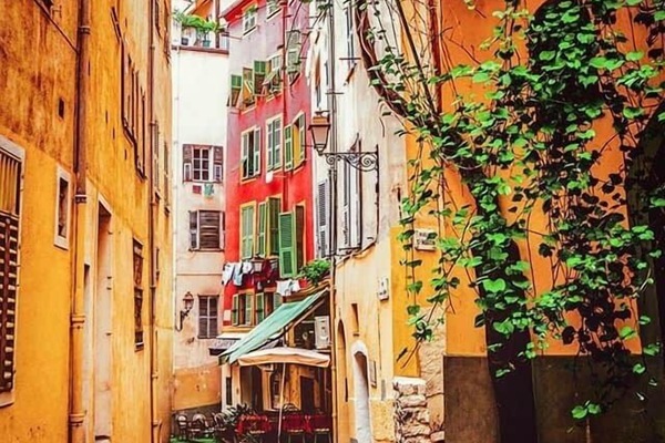 Vieux Nice (3 mn walk)