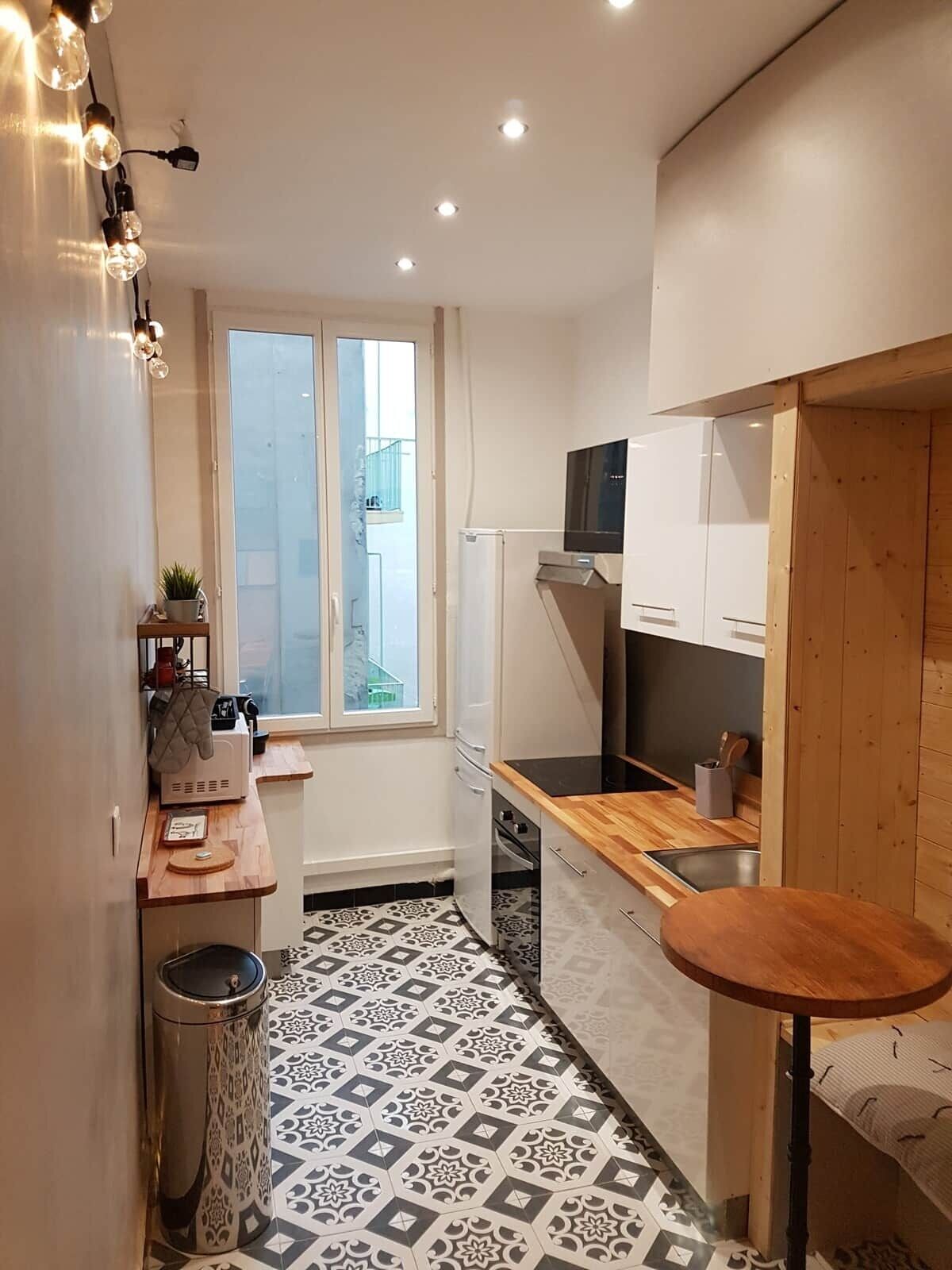 Réfrigérateur, micro-ondes, four, cafetière/bouilloire