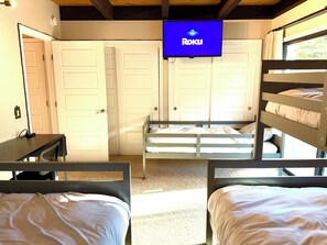 3 bedrooms, desk, iron/ironing board, travel cot - Amazing 3-bedroom condo in Kings Beach perfect for your getaway (Kings Beach)
