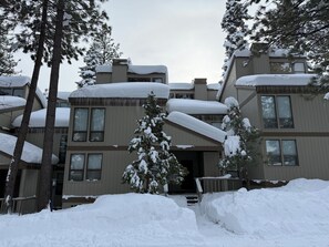 Exterior - Amazing 3-bedroom condo in Kings Beach perfect for your getaway (Kings Beach)