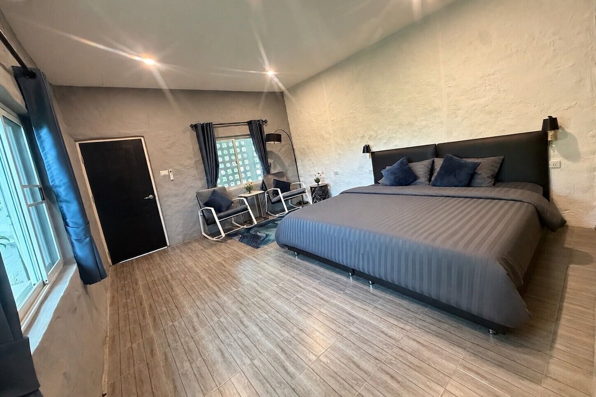 Superior Single Room, Housekeeping, Hill View | Premium bedding, pillowtop beds, desk, laptop workspace
