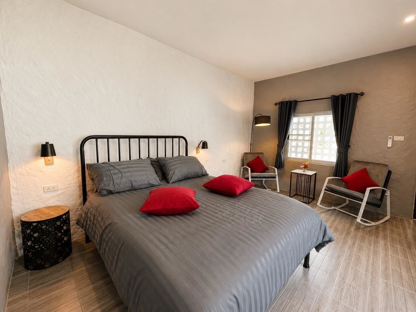 Deluxe Single Room, 1 Queen Bed, Housekeeping, Garden View | Premium bedding, pillow-top beds, desk, laptop workspace