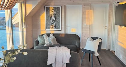 New and exclusive cabins with fantastic sea views, right by the sea.