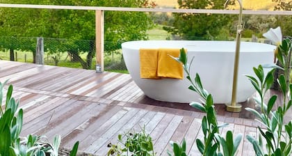 Farm Stay Cottage| Outdoor Bath Highland Cattle and Peacocks