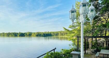 Gorgeous 2-bedroom cottage with AC in charming Webb Pond Eastbrook, Maine!