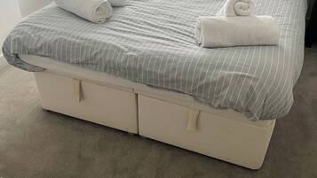Iron/ironing board, internet, bed sheets