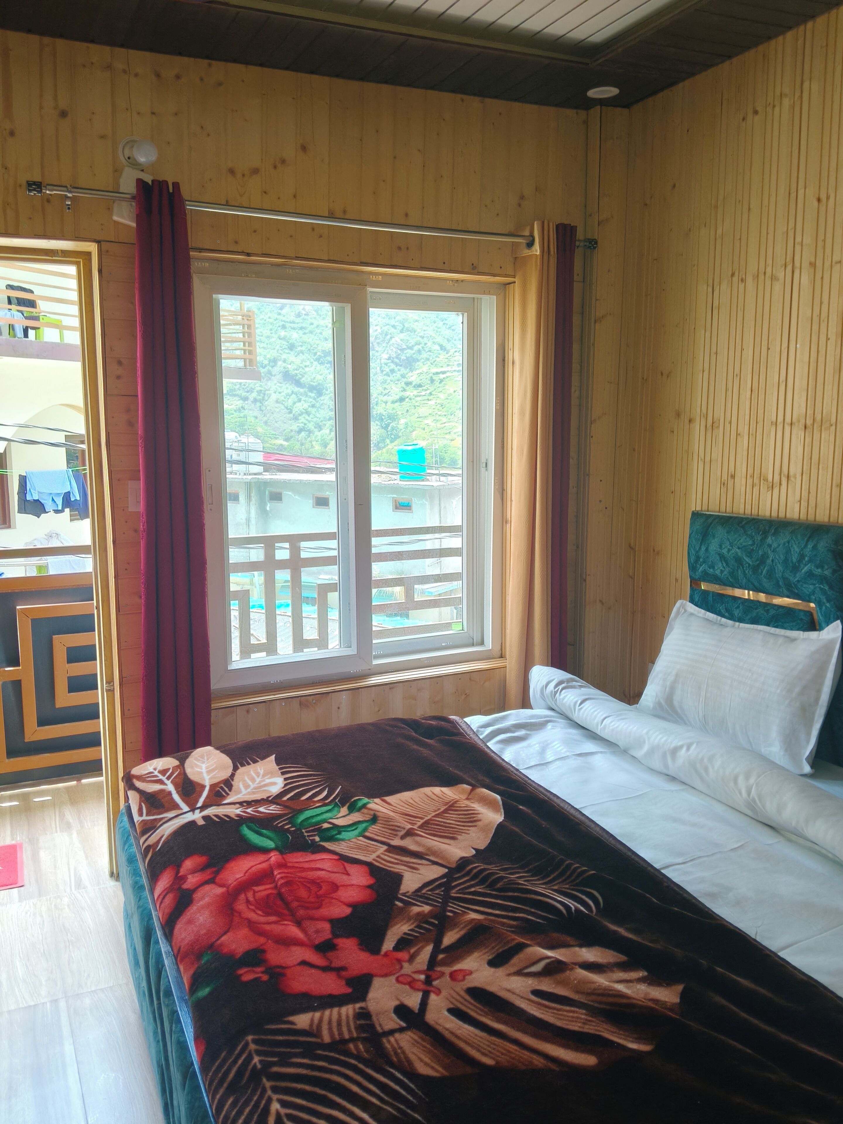Standard Single Room, Balcony, Mountain View | Desk
