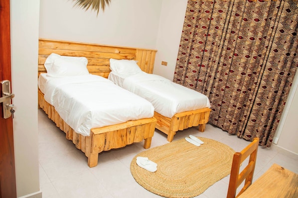 2 bedrooms, iron/ironing board, internet, bed sheets