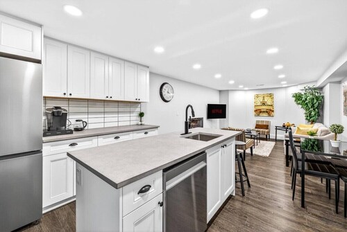 Charming 2BR Getaway| Near Fort Langley| Fast WiFi