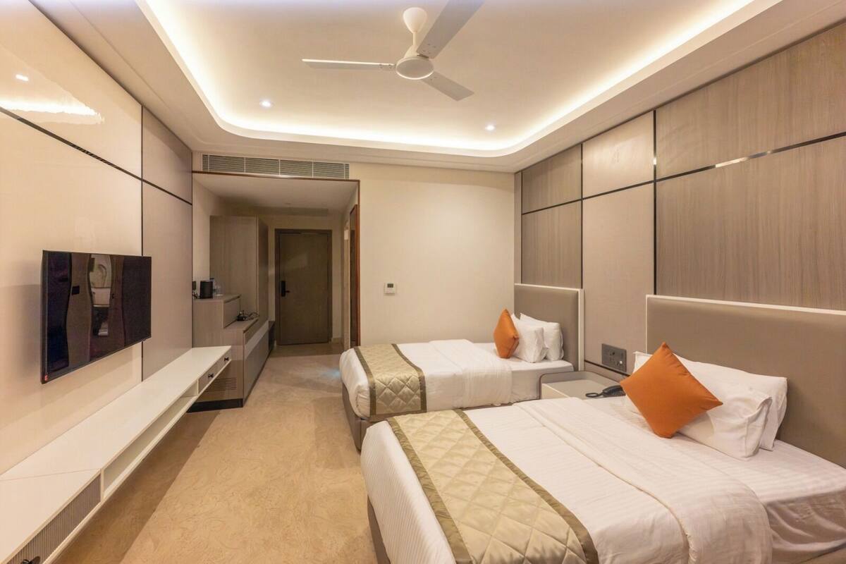 Superior Double or Twin Room | In-room safe, blackout drapes, iron/ironing board, free WiFi