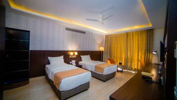Deluxe Twin Room | In-room safe, blackout drapes, iron/ironing board, WiFi (free)