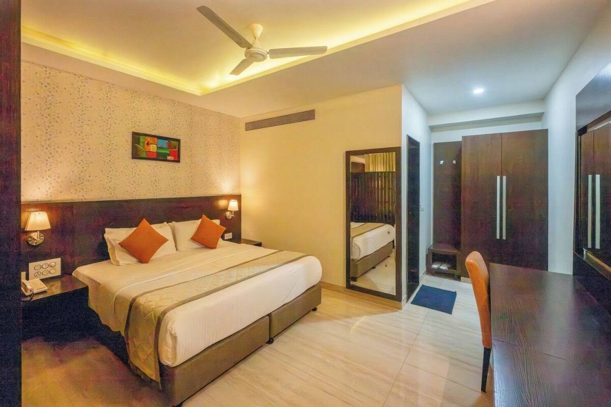 Deluxe Double Room | In-room safe, blackout drapes, iron/ironing board, free WiFi
