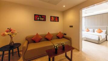 Executive Suite Room | In-room safe, blackout drapes, iron/ironing board, WiFi (free)