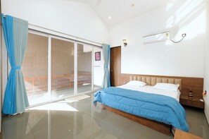 3 chambres, fer et planche à repasser, Wi-Fi gratuit, draps fournis