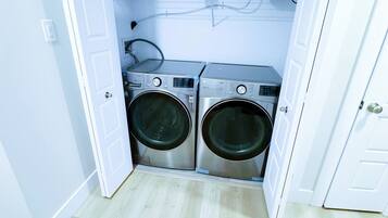 House, 3 Bedrooms, Accessible, Balcony | Laundry