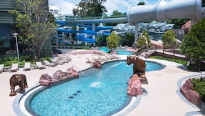 Piscina interna, 6 piscinas externas