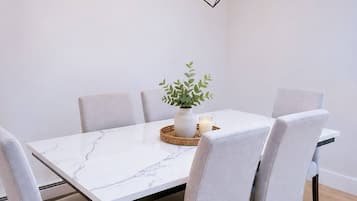 House, 3 Bedrooms, Smoking, Fireplace | Dining room