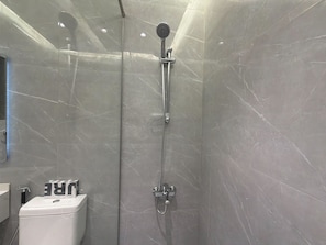 A bathroom with a shower, toilet, and a box of JERSEY detergent on the toilet. - 104 JRE apartment with stunning boulevar (Amman)
