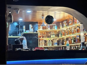 2 bares/lounges