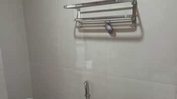 Deluxe Double Room Single Use | Bathroom