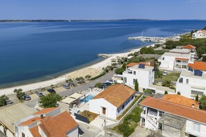 Exterior - Villa Diaria s bazenom u mjestu Vrsi smještena je u prvom redu uz more (Vrsi)