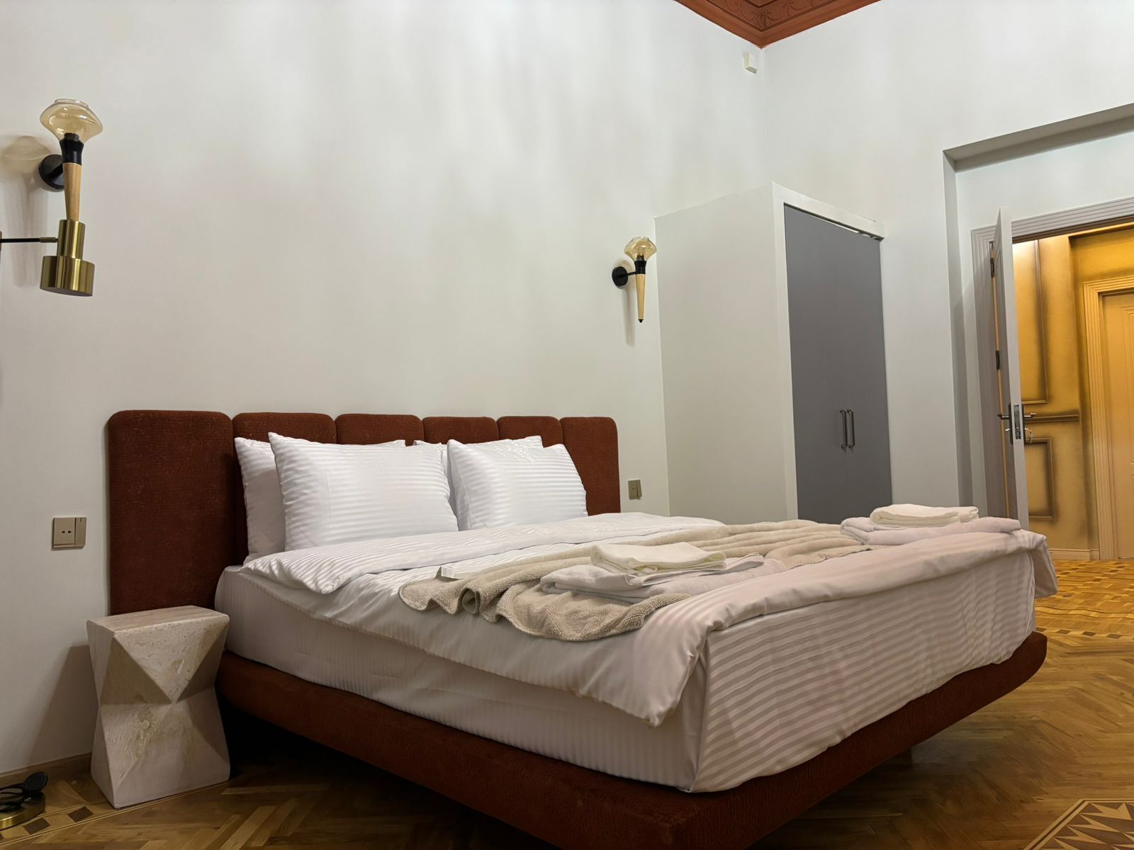 In-room safe, soundproofing, iron/ironing board, free WiFi