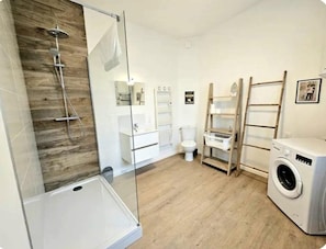 Shower - Oparadi "Le Coeur de Boulogne" (The Heart of Boulogne) (Boulogne-sur-Mer)