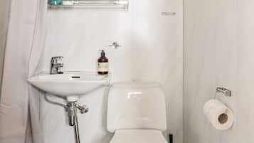 Studio, City View | Bathroom | Shower, towels, soap, shampoo
