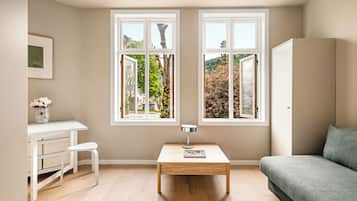 Studio, City View | Living area