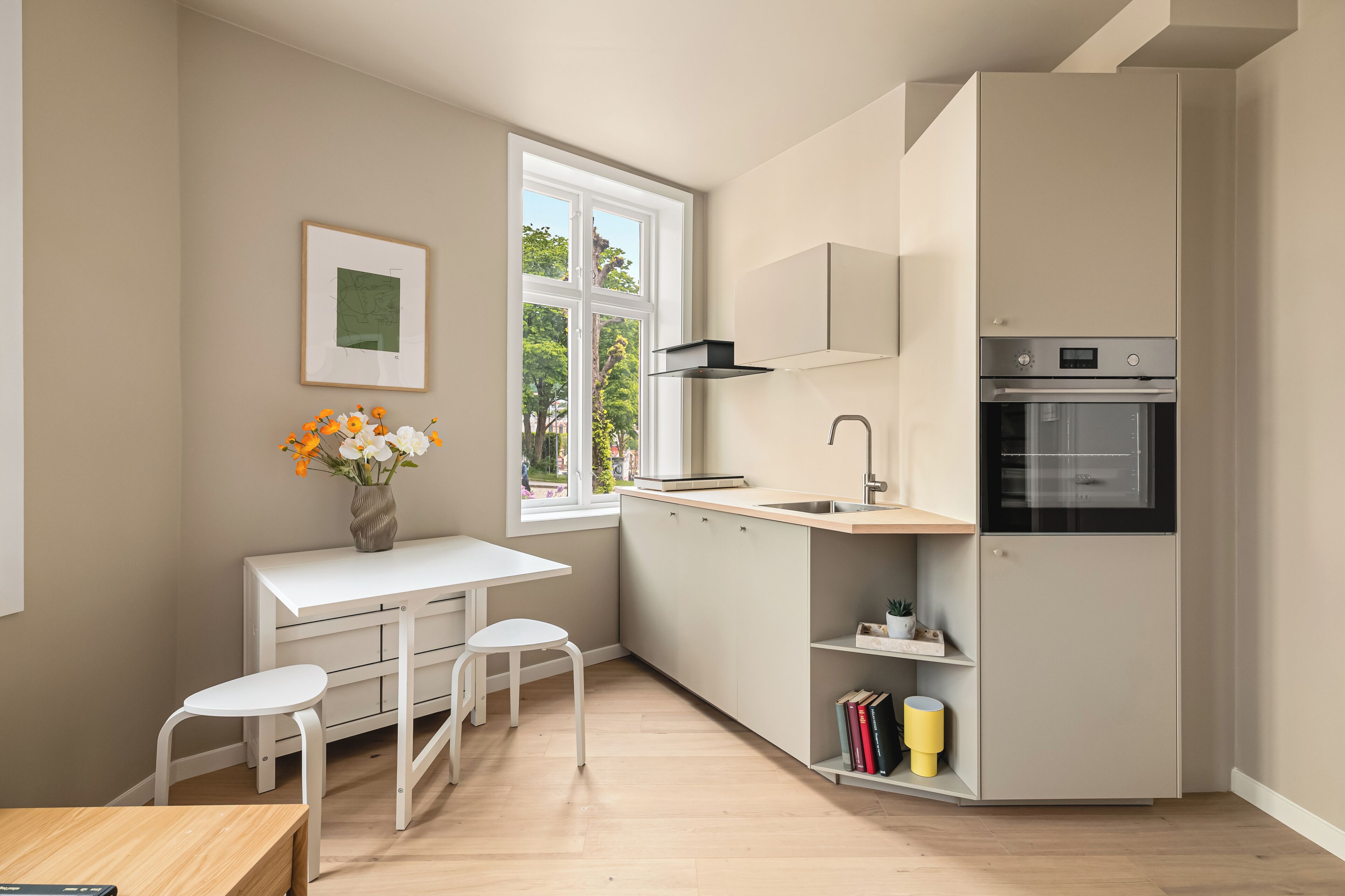 Studio, City View | Private kitchen | Mini-fridge, oven, stovetop, dishwasher