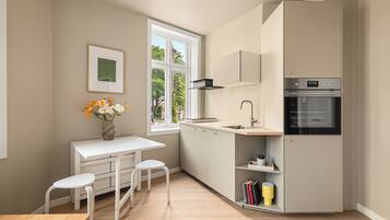 Studio, City View | Private kitchen | Mini-fridge, oven, stovetop, dishwasher