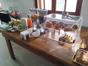 Breakfast buffet