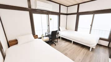 3 bedrooms, desk, iron/ironing board, travel cot