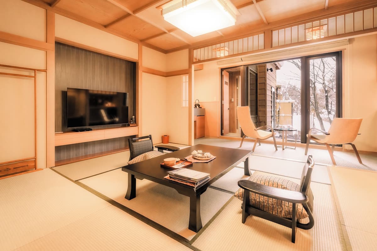 Room, Hot Tub, Garden View | In-room safe, iron/ironing board (on request), WiFi (free), bed sheets