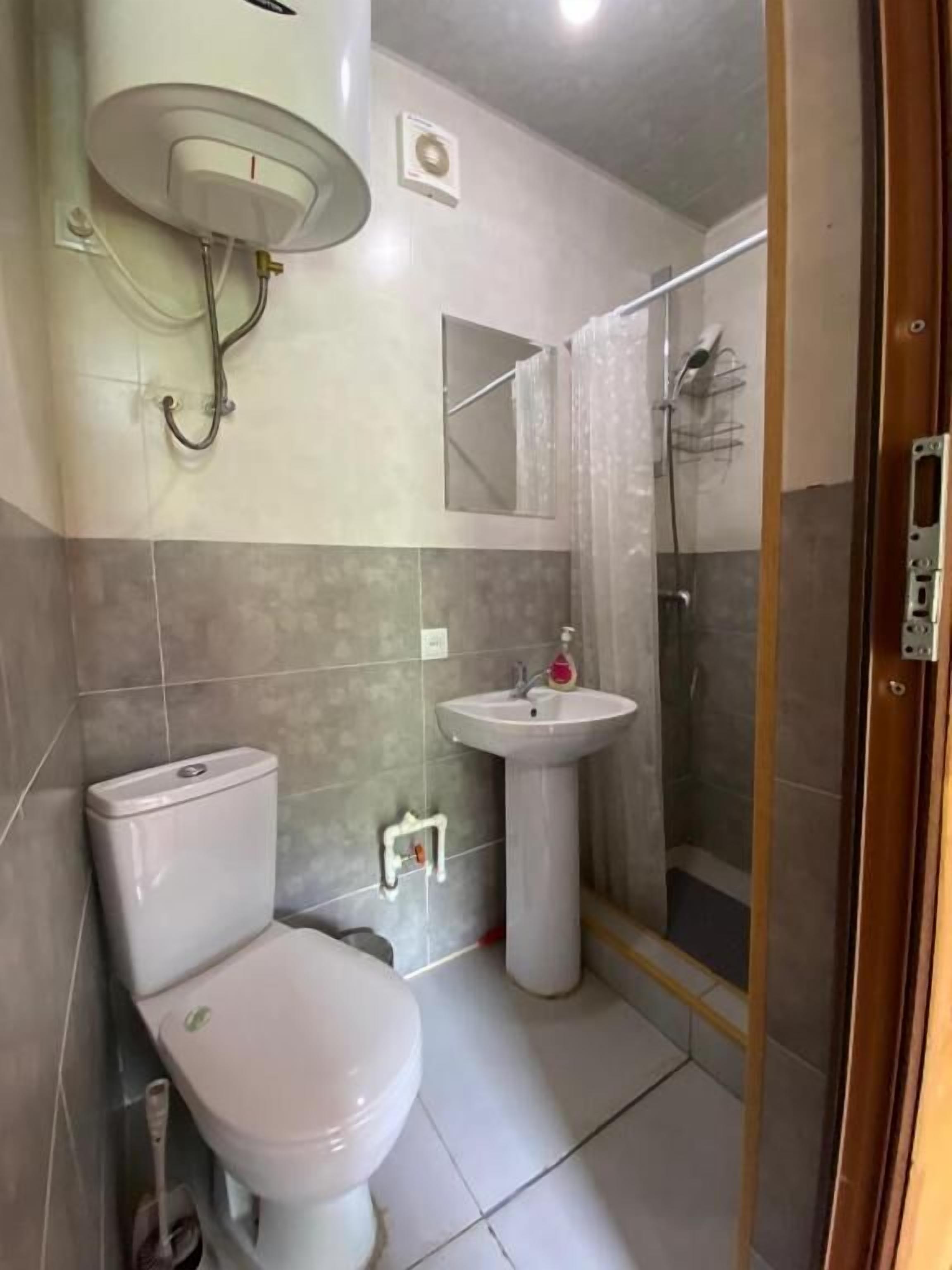 Basic Cabin, Balcony, Mountain View | Bathroom