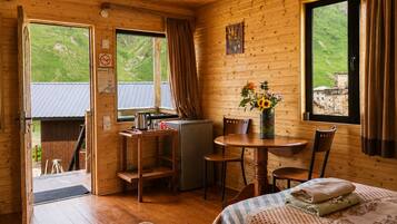 Basic Cabin, Balcony, Mountain View | Bathroom